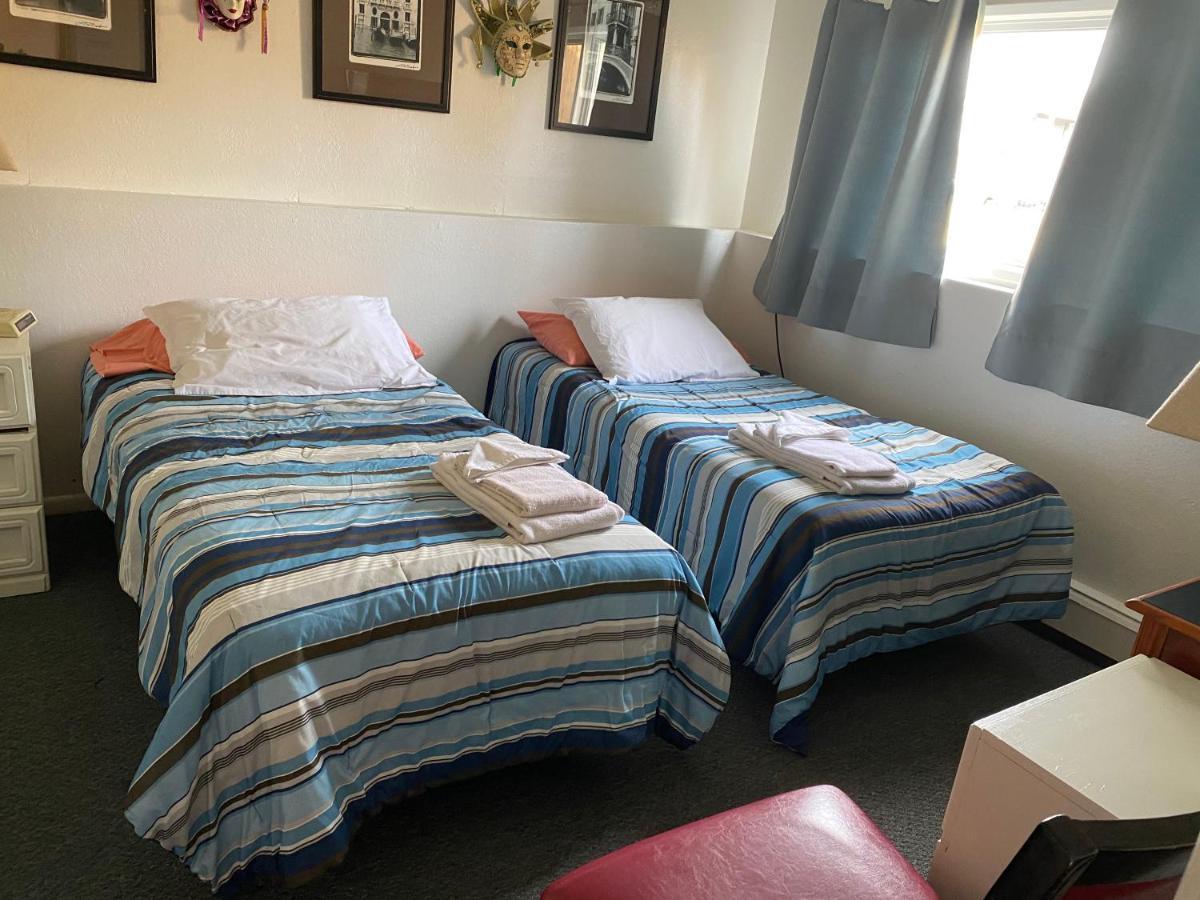 Alaska European Bed & Breakfast アンカレッジ エクステリア 写真