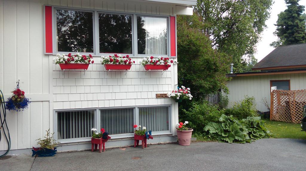 Alaska European Bed & Breakfast アンカレッジ エクステリア 写真